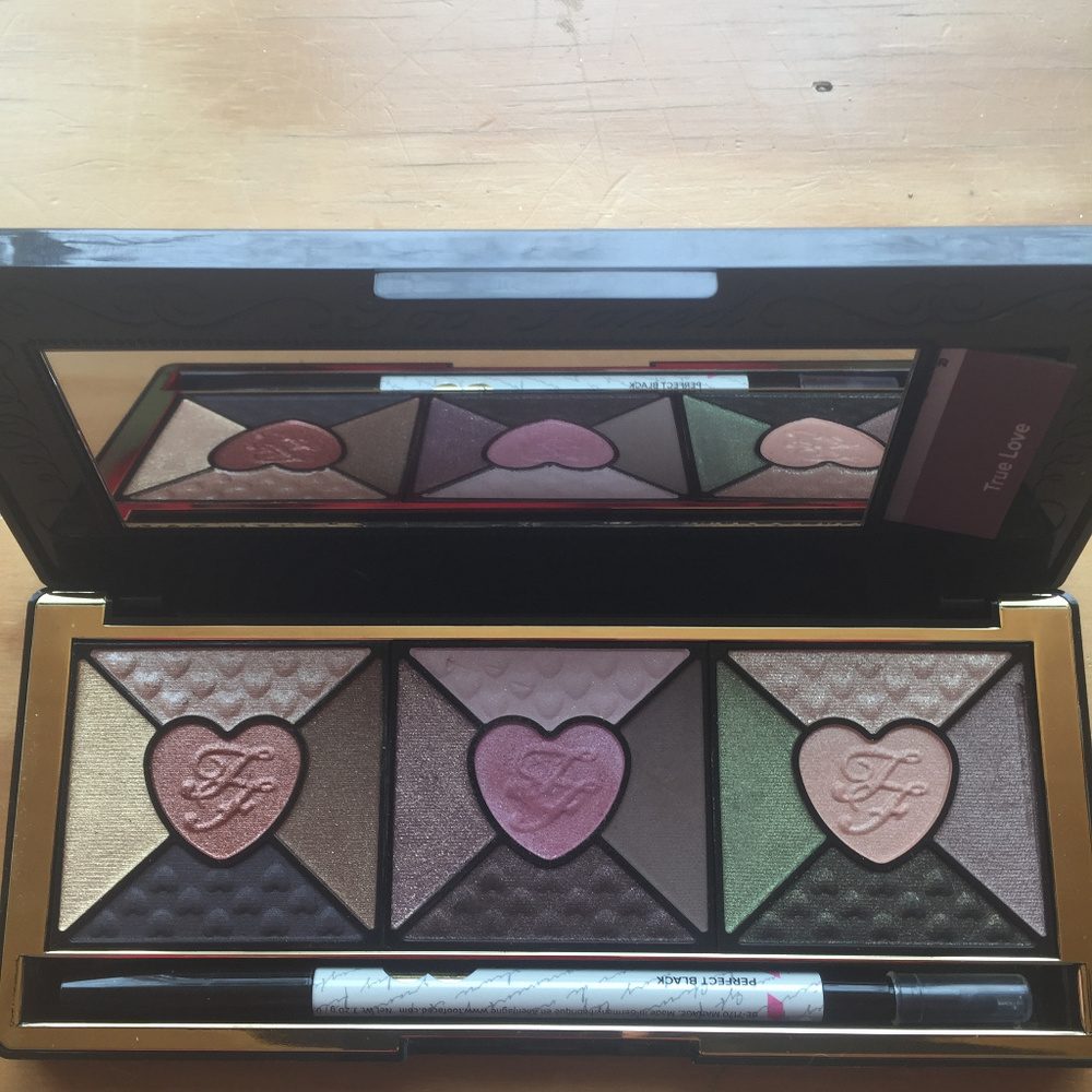 LIKE NEW!  TOO FACED LOVE Passionately Palette